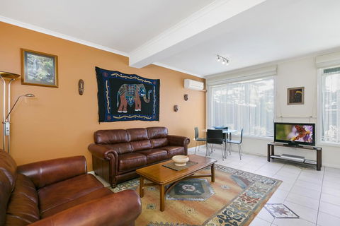 Black Dolphin Waterfront Apartment - Inverell Accommodation 0