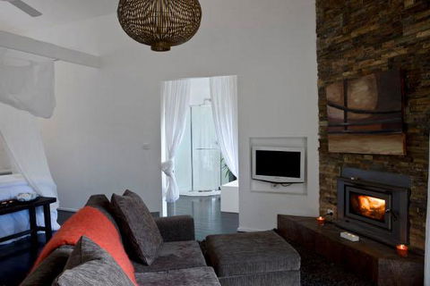 Blue Cliffs Retreat - Inverell Accommodation 1