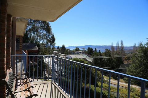 Blue Gums 1 - Inverell Accommodation 0