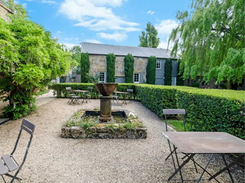 The Red Feather Inn - Inverell Accommodation 1