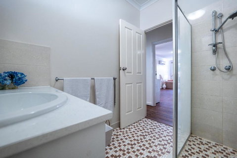 Warmth House Nr Airport 2rooms 5beds Yard N Parking - Inverell Accommodation 3