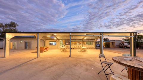 White Cliffs Hotel - Inverell Accommodation 3