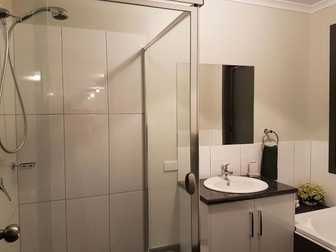 Wudinna Farm View - Inverell Accommodation 1