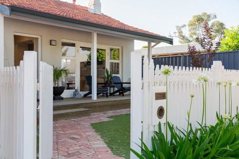 Guildford Cottage By Swan Bnb Management - Inverell Accommodation 0