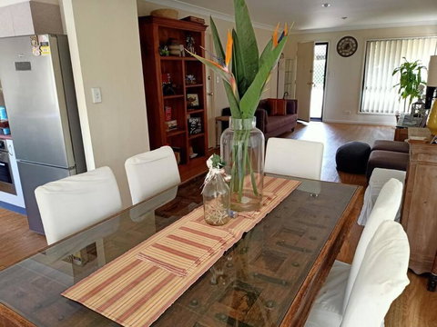 Tingalpa Townhouse Treat - Inverell Accommodation 3