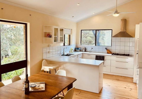 Yankalilla Foothills Retreat - Inverell Accommodation 3