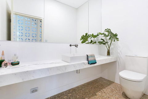 ZenLux Massive 5-BR Holiday Home - Pool - BBQ - Inverell Accommodation 3