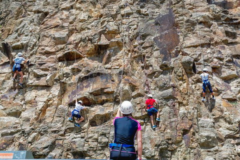 Rock Climbing At The Kangaroo Point Cliffs In Brisbane - Inverell Accommodation 2