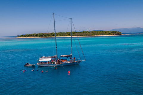 Ocean Free Green Island & Great Barrier Reef Snorkel Cruise, Cairns 25 Guests - Inverell Accommodation 0