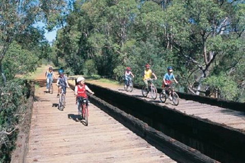 Perth Hills - Wildlife, Art & Gastronomy - Inverell Accommodation 2